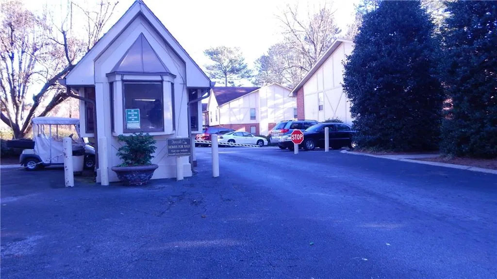 6851 Roswell Road Unit J15, Atlanta, Georgia 30328, 1 Bedroom Bedrooms, ,1 BathroomBathrooms,Residential,Sold,6851 Roswell Road Unit J15,5634861