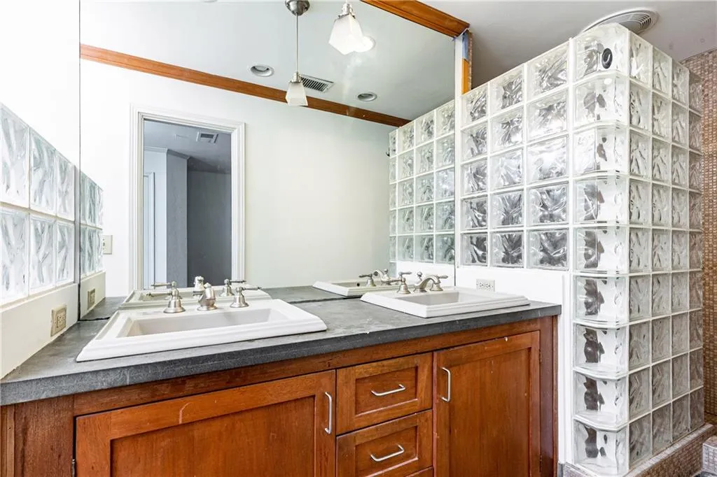 770 E Powderhorn Road, Atlanta, Georgia 30342, 3 Bedrooms Bedrooms, ,2 BathroomsBathrooms,Residential,Sold,770 E Powderhorn Road,7228075