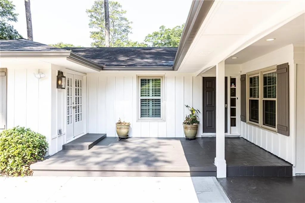 770 E Powderhorn Road, Atlanta, Georgia 30342, 3 Bedrooms Bedrooms, ,2 BathroomsBathrooms,Residential,Sold,770 E Powderhorn Road,7228075