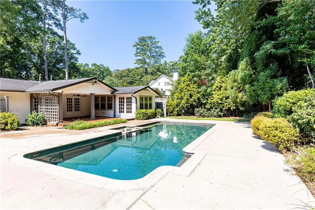 770 E Powderhorn Road, Atlanta, Georgia 30342, 3 Bedrooms Bedrooms, ,2 BathroomsBathrooms,Residential,Sold,770 E Powderhorn Road,7228075