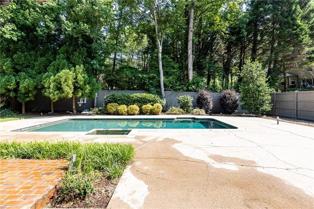 770 E Powderhorn Road, Atlanta, Georgia 30342, 3 Bedrooms Bedrooms, ,2 BathroomsBathrooms,Residential,Sold,770 E Powderhorn Road,7228075