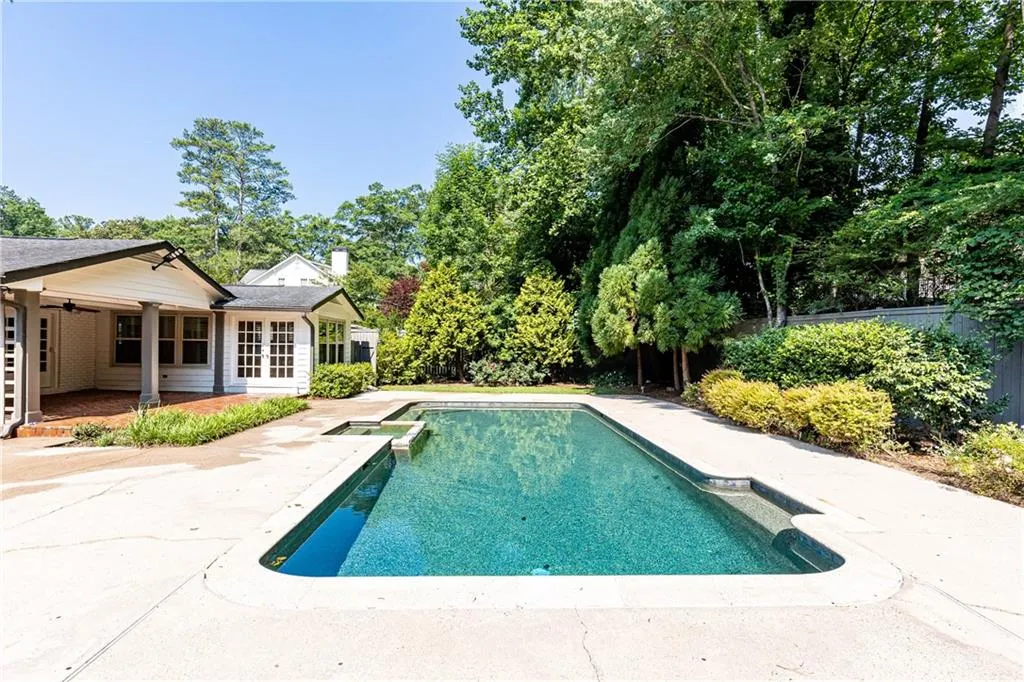 770 E Powderhorn Road, Atlanta, Georgia 30342, 3 Bedrooms Bedrooms, ,2 BathroomsBathrooms,Residential,Sold,770 E Powderhorn Road,7228075