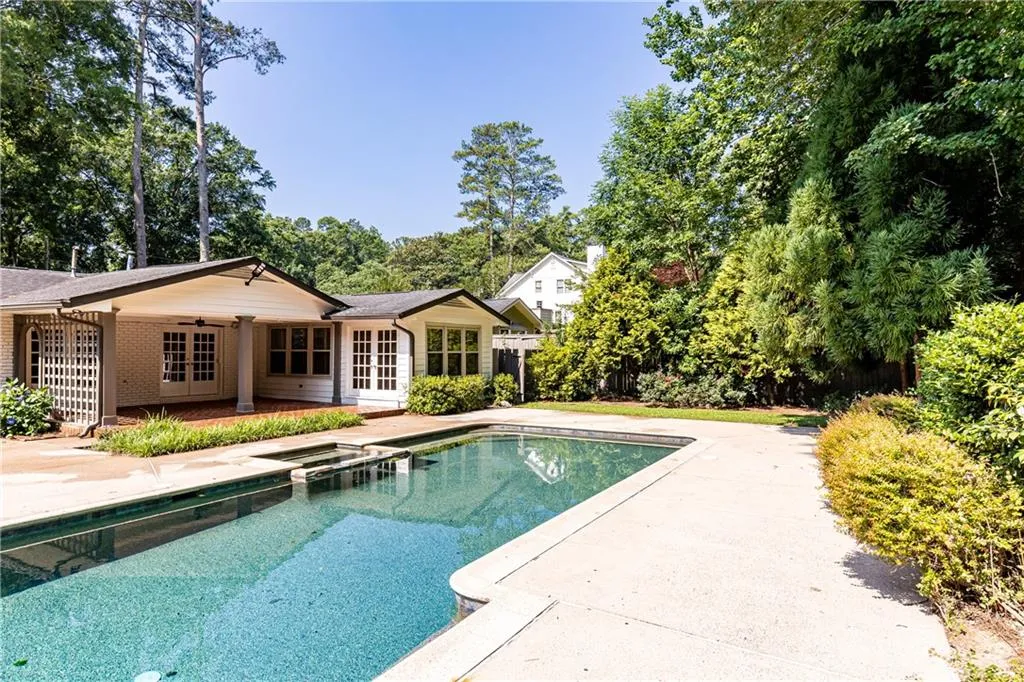 770 E Powderhorn Road, Atlanta, Georgia 30342, 3 Bedrooms Bedrooms, ,2 BathroomsBathrooms,Residential,Sold,770 E Powderhorn Road,7228075