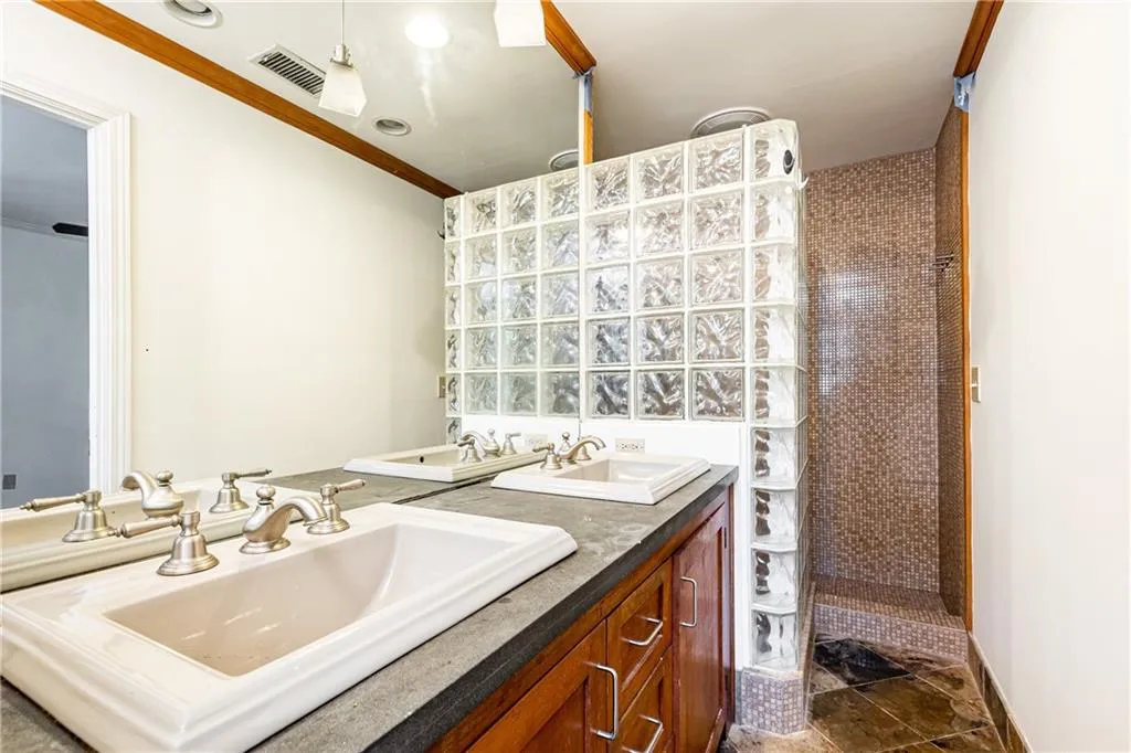 770 E Powderhorn Road, Atlanta, Georgia 30342, 3 Bedrooms Bedrooms, ,2 BathroomsBathrooms,Residential,Sold,770 E Powderhorn Road,7228075