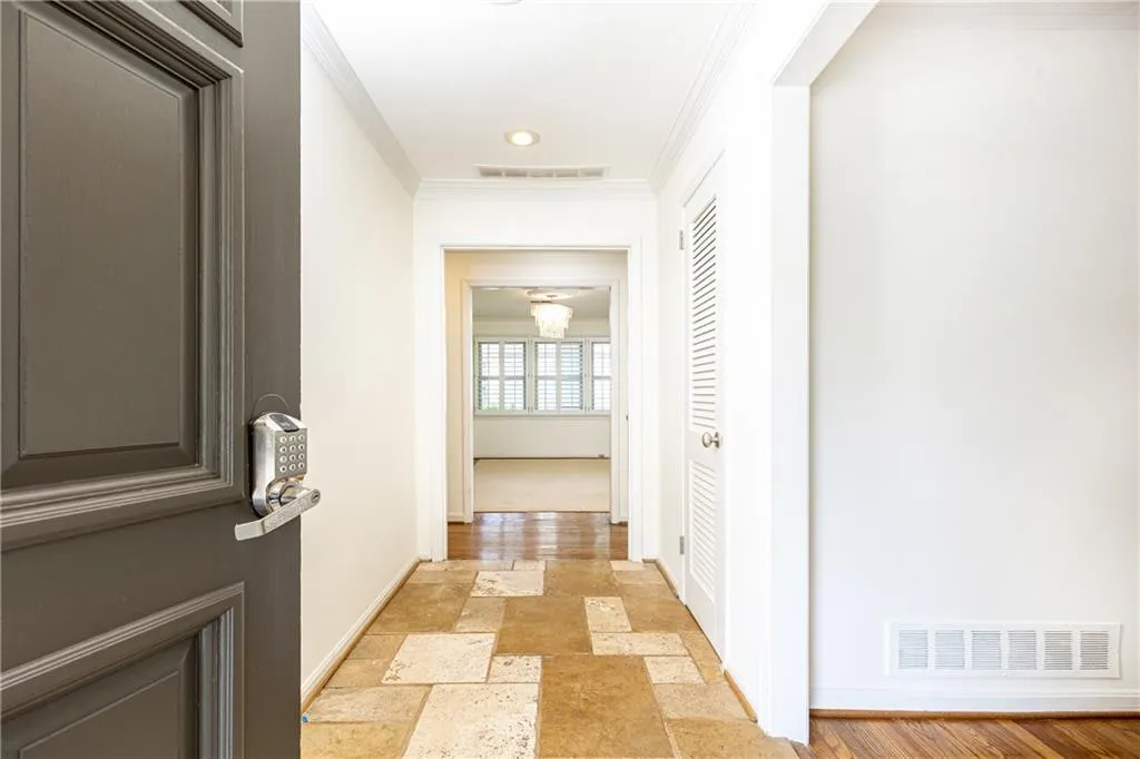 770 E Powderhorn Road, Atlanta, Georgia 30342, 3 Bedrooms Bedrooms, ,2 BathroomsBathrooms,Residential,Sold,770 E Powderhorn Road,7228075