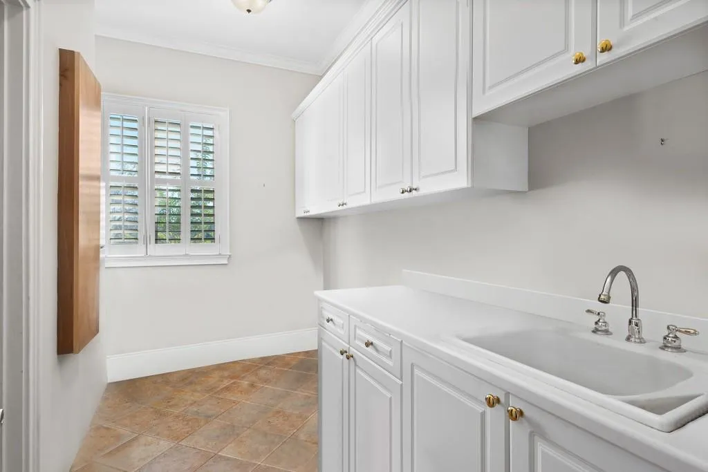 130 Dunwoody Creek Court, Atlanta, Georgia 30350, 6 Bedrooms Bedrooms, ,4 BathroomsBathrooms,Residential,Sold,130 Dunwoody Creek Court,7476007