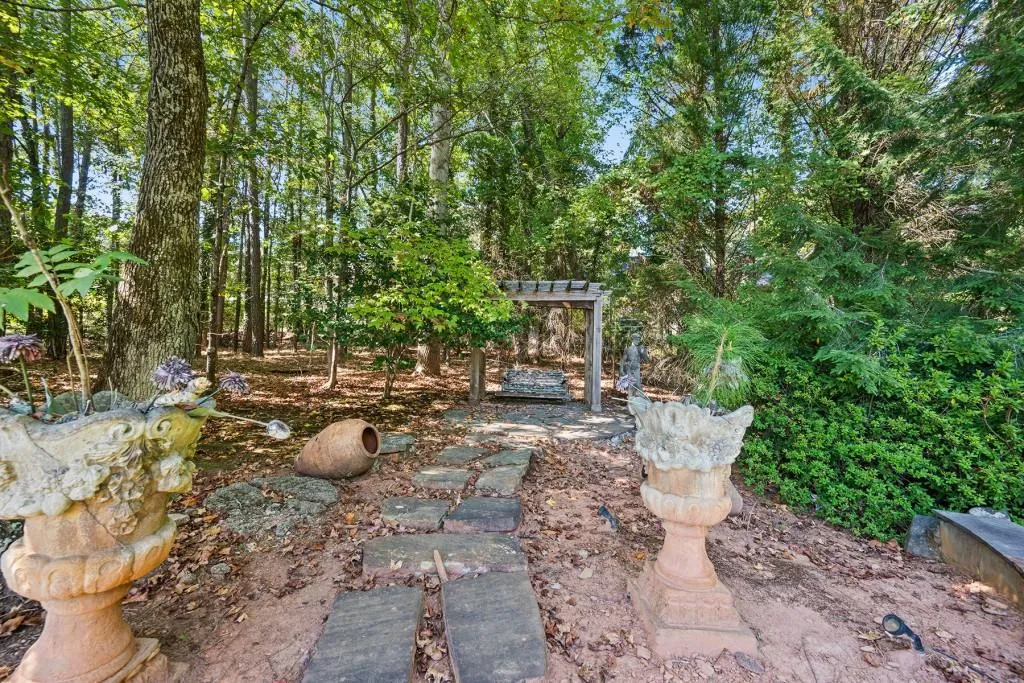 130 Dunwoody Creek Court, Atlanta, Georgia 30350, 6 Bedrooms Bedrooms, ,4 BathroomsBathrooms,Residential,Sold,130 Dunwoody Creek Court,7476007