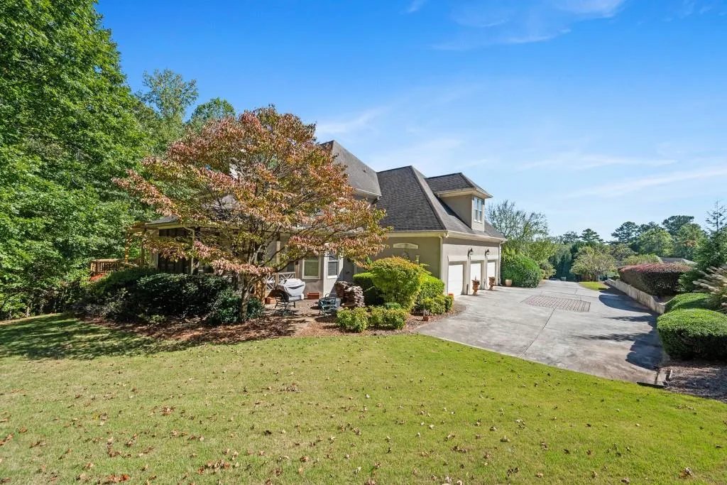130 Dunwoody Creek Court, Atlanta, Georgia 30350, 6 Bedrooms Bedrooms, ,4 BathroomsBathrooms,Residential,Sold,130 Dunwoody Creek Court,7476007