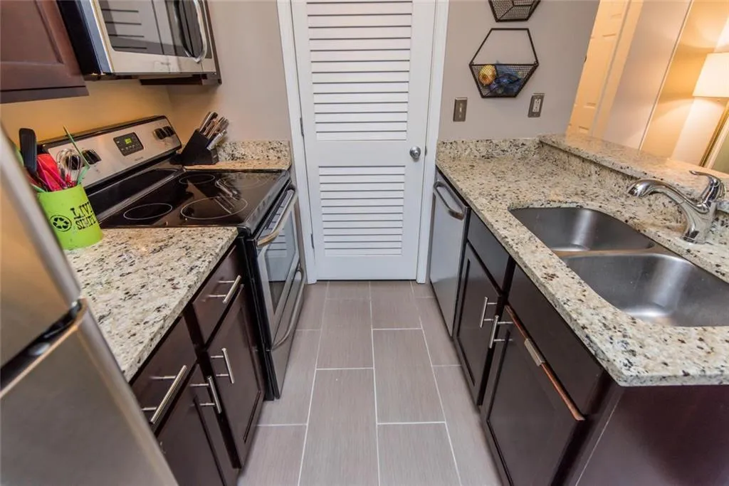207 Granville Court Unit 207, Atlanta, Georgia 30328, 1 Bedroom Bedrooms, ,1 BathroomBathrooms,Residential,Sold,207 Granville Court Unit 207,6041357