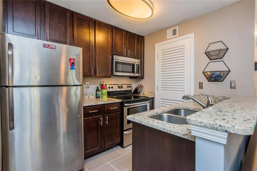 207 Granville Court Unit 207, Atlanta, Georgia 30328, 1 Bedroom Bedrooms, ,1 BathroomBathrooms,Residential,Sold,207 Granville Court Unit 207,6041357