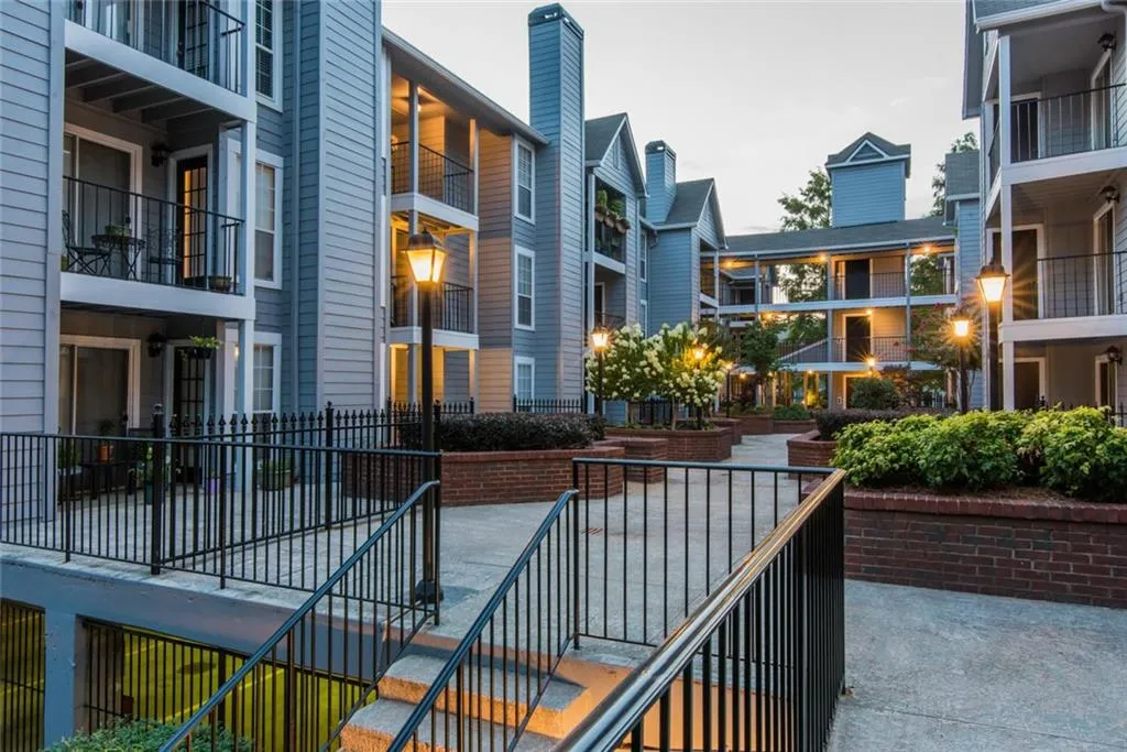 207 Granville Court Unit 207, Atlanta, Georgia 30328, 1 Bedroom Bedrooms, ,1 BathroomBathrooms,Residential,Sold,207 Granville Court Unit 207,6041357