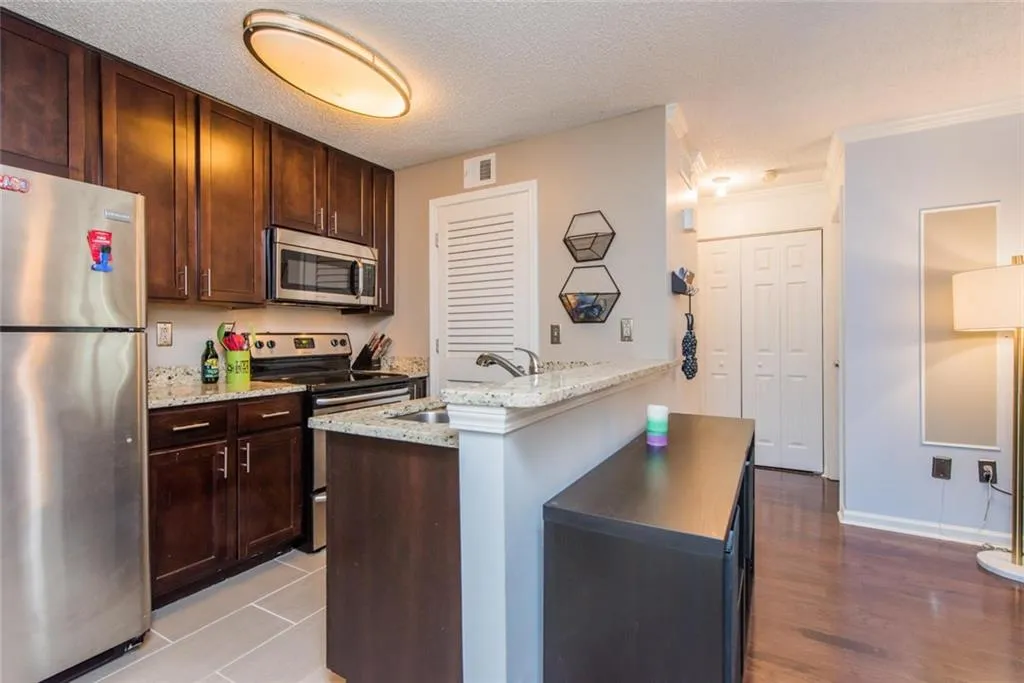 207 Granville Court Unit 207, Atlanta, Georgia 30328, 1 Bedroom Bedrooms, ,1 BathroomBathrooms,Residential,Sold,207 Granville Court Unit 207,6041357