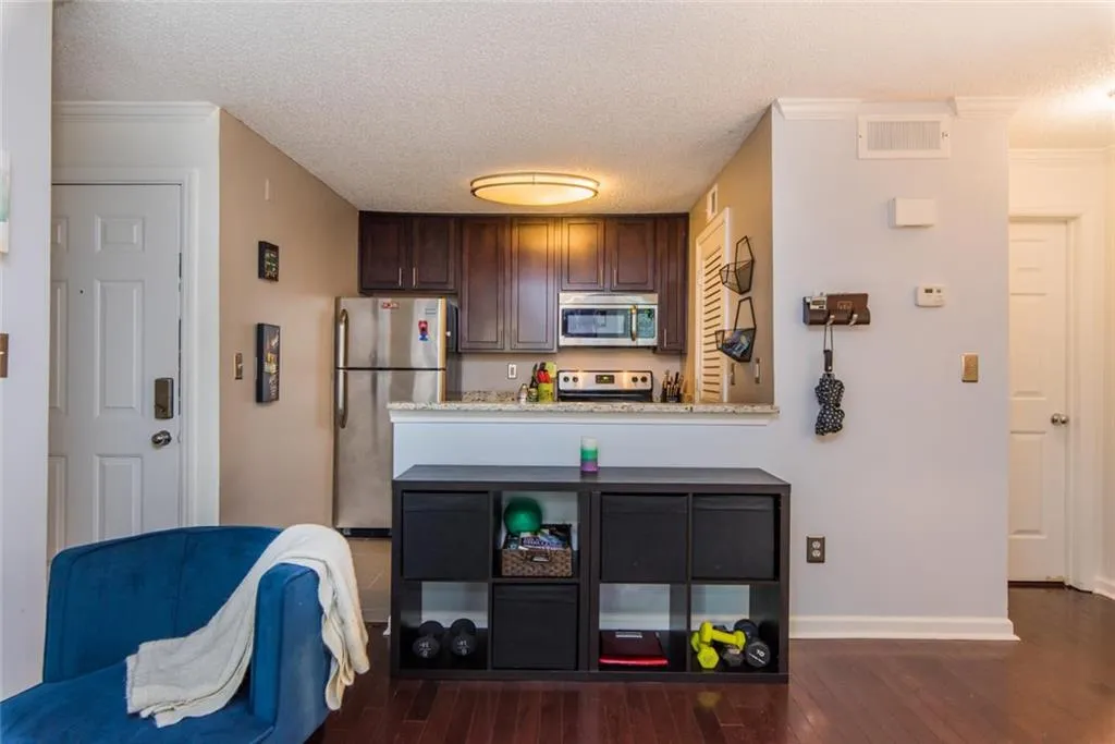 207 Granville Court Unit 207, Atlanta, Georgia 30328, 1 Bedroom Bedrooms, ,1 BathroomBathrooms,Residential,Sold,207 Granville Court Unit 207,6041357