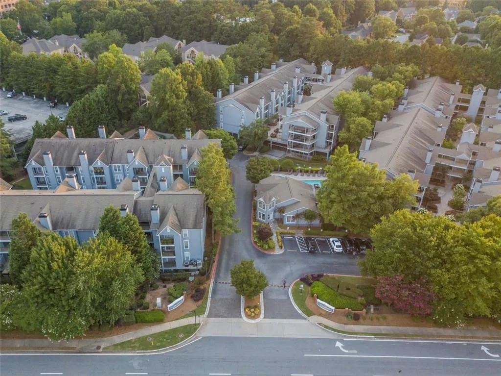 207 Granville Court Unit 207, Atlanta, Georgia 30328, 1 Bedroom Bedrooms, ,1 BathroomBathrooms,Residential,Sold,207 Granville Court Unit 207,6041357
