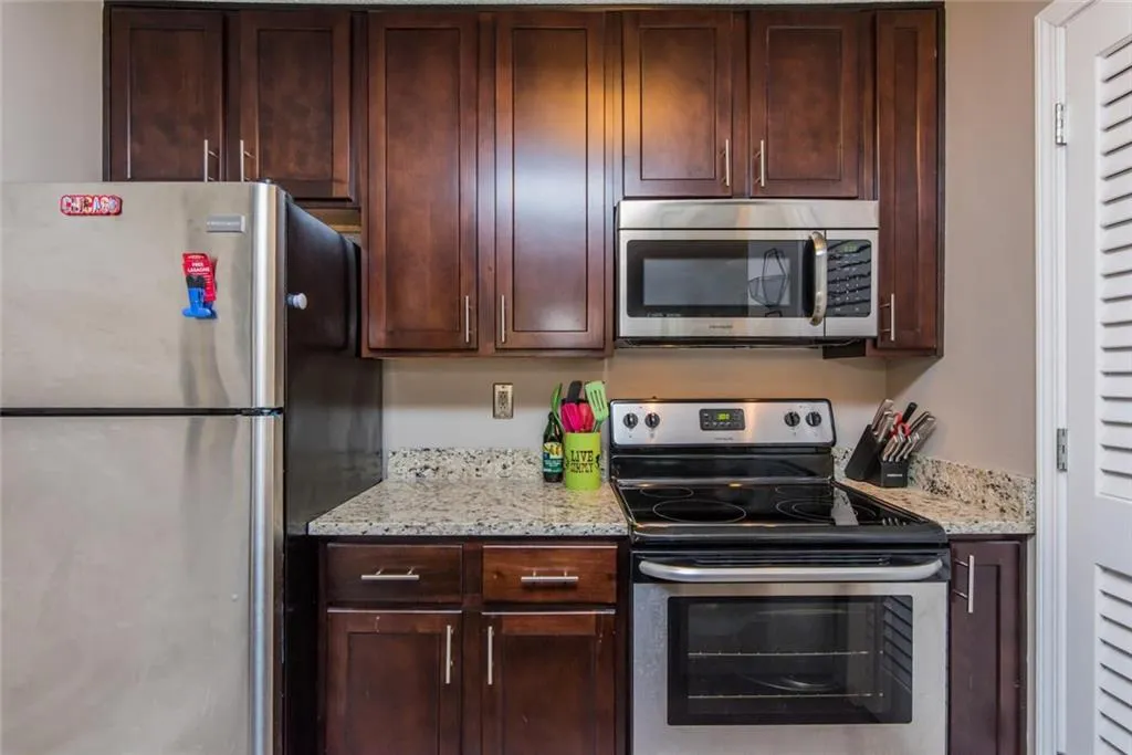 207 Granville Court Unit 207, Atlanta, Georgia 30328, 1 Bedroom Bedrooms, ,1 BathroomBathrooms,Residential,Sold,207 Granville Court Unit 207,6041357