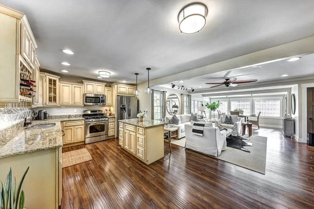 370 Windsor Parkway, Atlanta, Georgia 30342, 3 Bedrooms Bedrooms, ,3 BathroomsBathrooms,Residential,Sold,370 Windsor Parkway,6815812