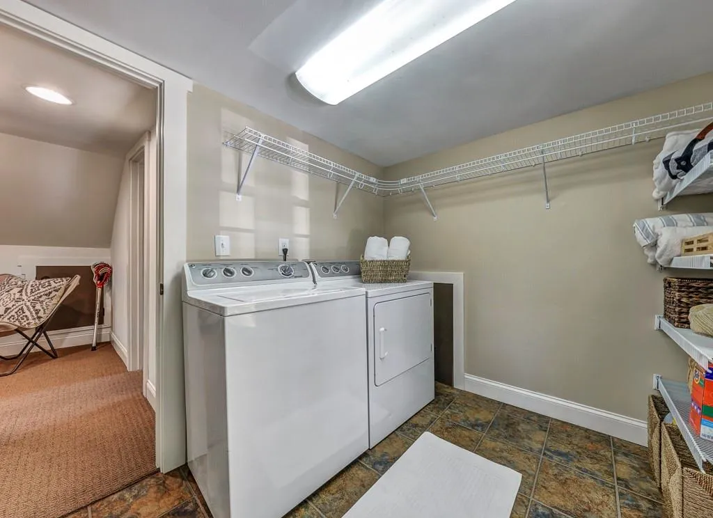 370 Windsor Parkway, Atlanta, Georgia 30342, 3 Bedrooms Bedrooms, ,3 BathroomsBathrooms,Residential,Sold,370 Windsor Parkway,6815812