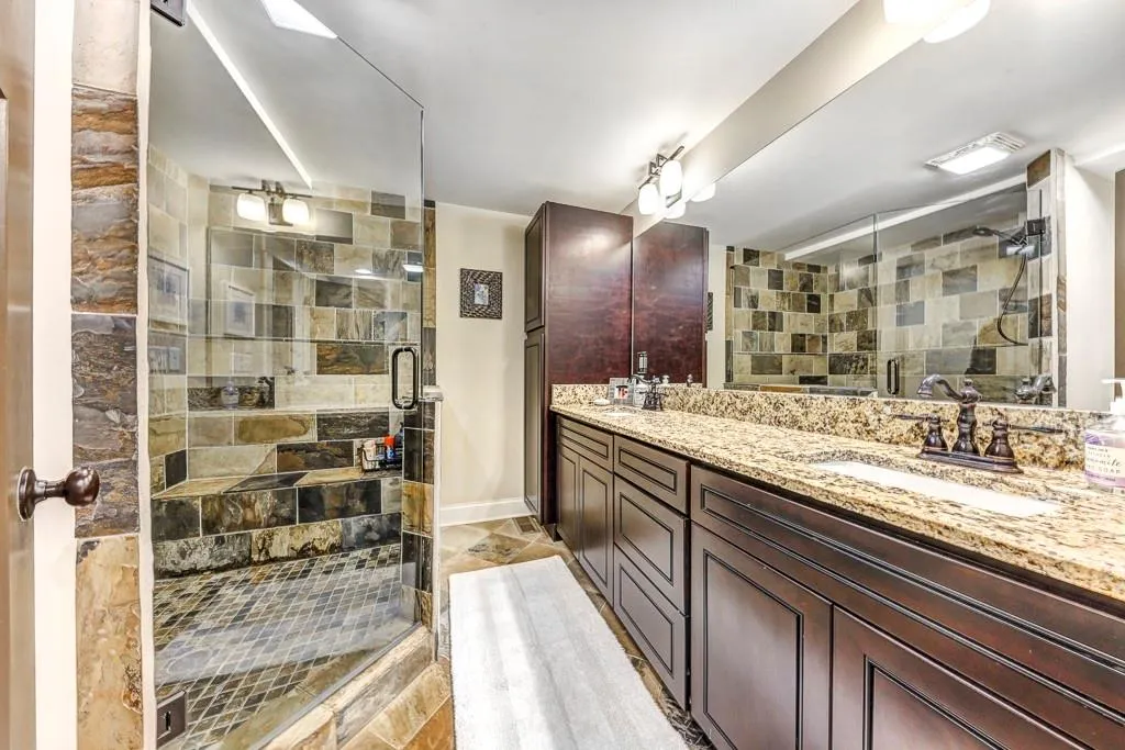 370 Windsor Parkway, Atlanta, Georgia 30342, 3 Bedrooms Bedrooms, ,3 BathroomsBathrooms,Residential,Sold,370 Windsor Parkway,6815812