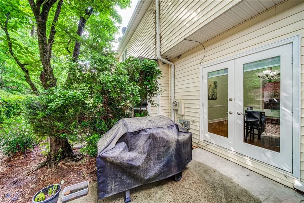 10 Forest Ridge Court, Sandy Springs, Georgia 30350, 3 Bedrooms Bedrooms, ,2 BathroomsBathrooms,Residential,Sold,10 Forest Ridge Court,7057042