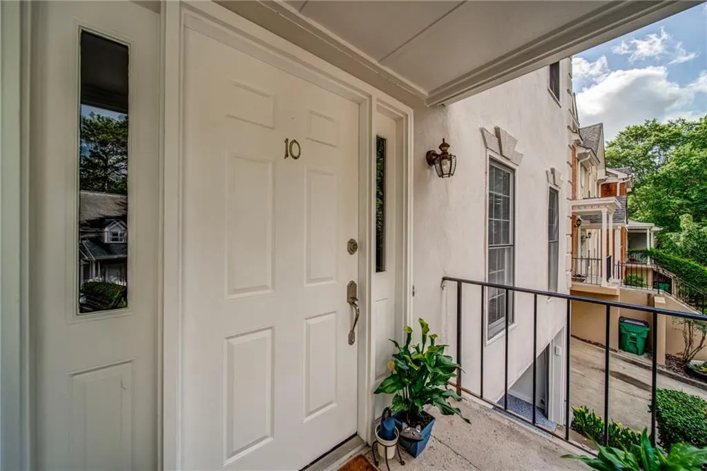 10 Forest Ridge Court, Sandy Springs, Georgia 30350, 3 Bedrooms Bedrooms, ,2 BathroomsBathrooms,Residential,Sold,10 Forest Ridge Court,7057042