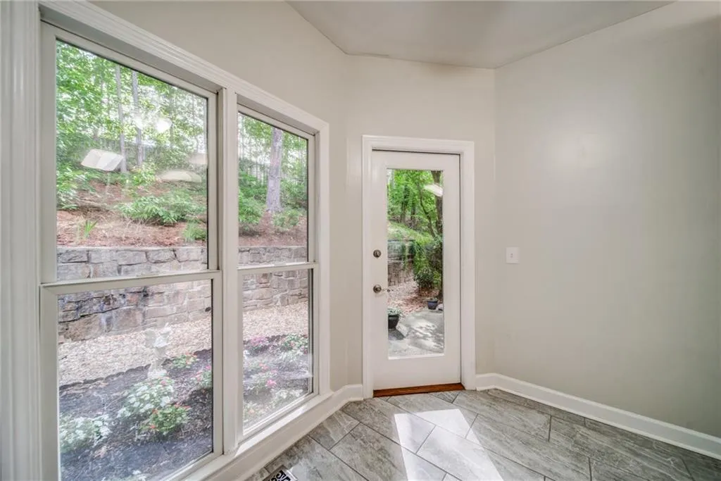 10 Forest Ridge Court, Sandy Springs, Georgia 30350, 3 Bedrooms Bedrooms, ,2 BathroomsBathrooms,Residential,Sold,10 Forest Ridge Court,7057042