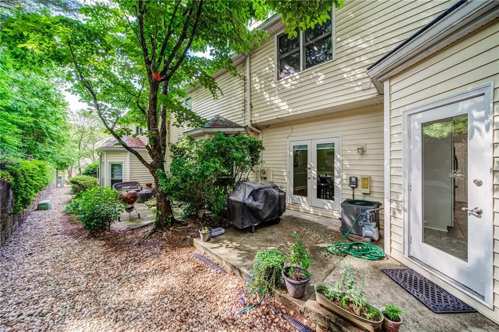 10 Forest Ridge Court, Sandy Springs, Georgia 30350, 3 Bedrooms Bedrooms, ,2 BathroomsBathrooms,Residential,Sold,10 Forest Ridge Court,7057042