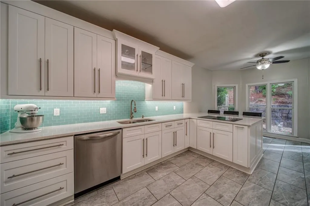 10 Forest Ridge Court, Sandy Springs, Georgia 30350, 3 Bedrooms Bedrooms, ,2 BathroomsBathrooms,Residential,Sold,10 Forest Ridge Court,7057042