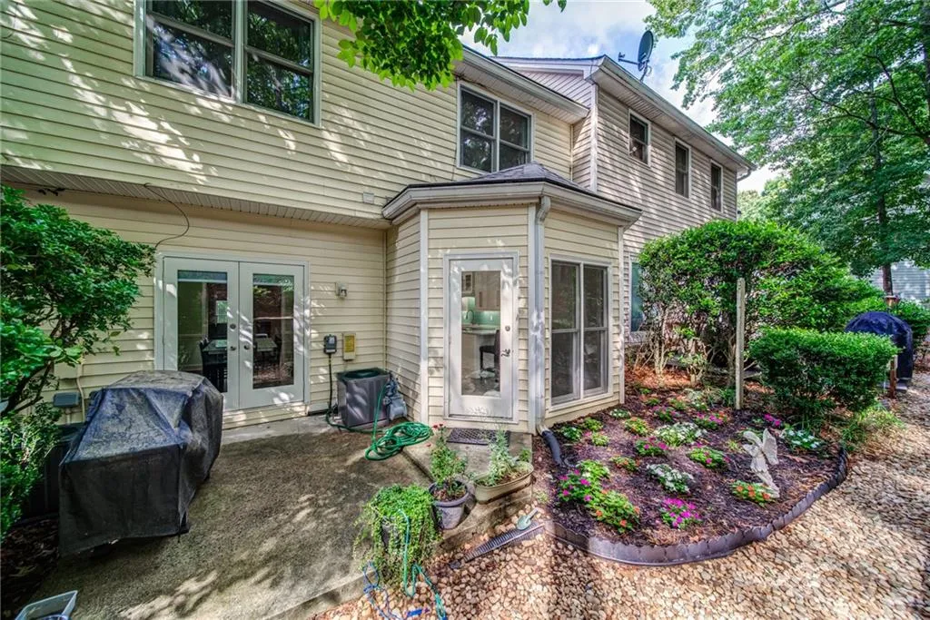 10 Forest Ridge Court, Sandy Springs, Georgia 30350, 3 Bedrooms Bedrooms, ,2 BathroomsBathrooms,Residential,Sold,10 Forest Ridge Court,7057042