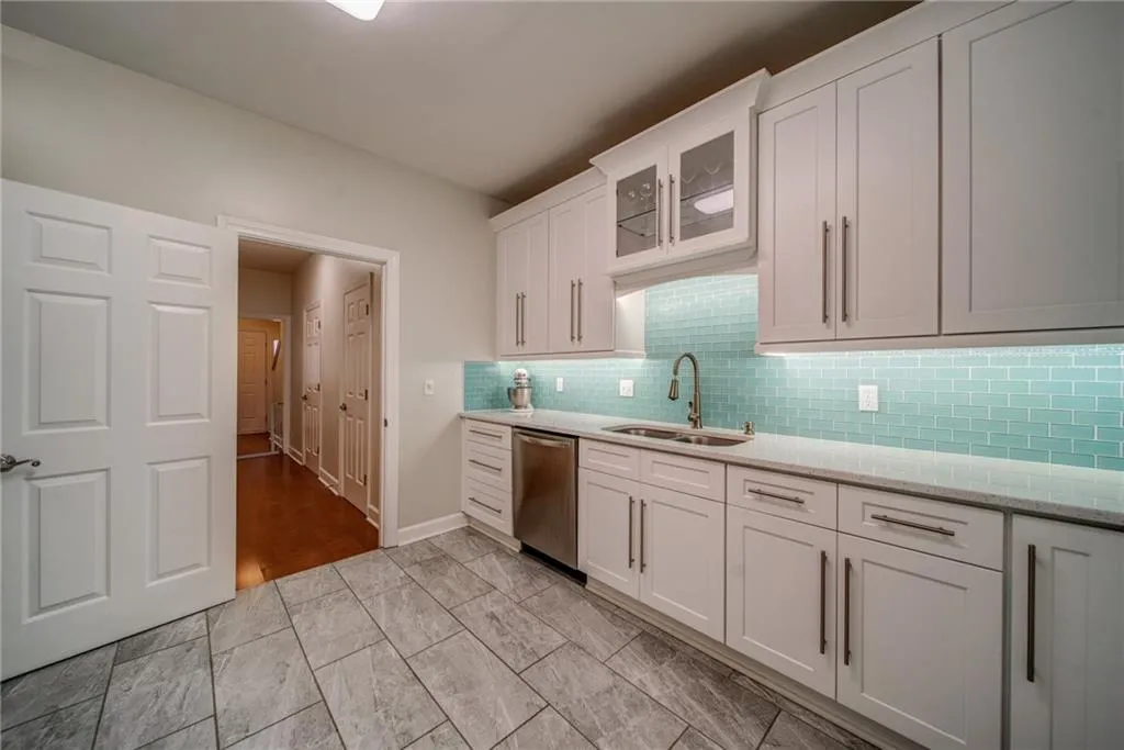 10 Forest Ridge Court, Sandy Springs, Georgia 30350, 3 Bedrooms Bedrooms, ,2 BathroomsBathrooms,Residential,Sold,10 Forest Ridge Court,7057042