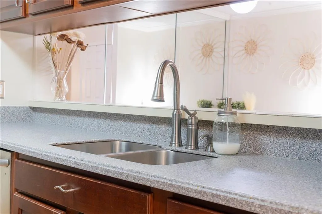 Details with sink and ornamental molding