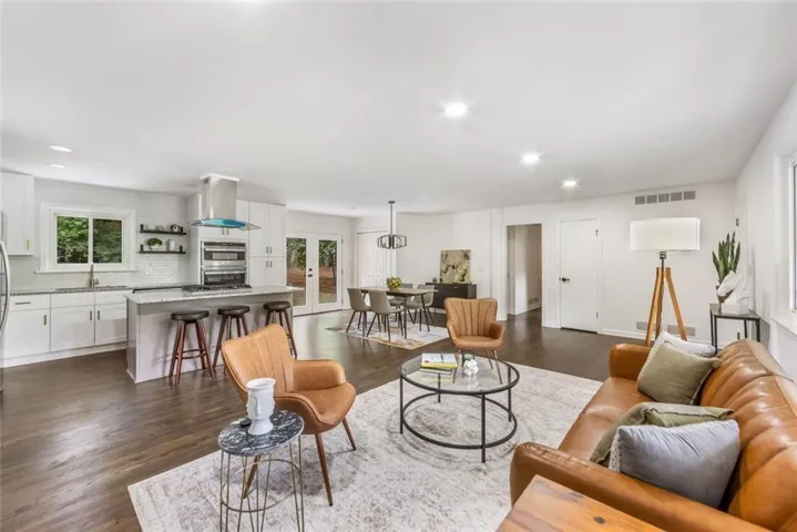 Open Space Living, Dining and Kitchen