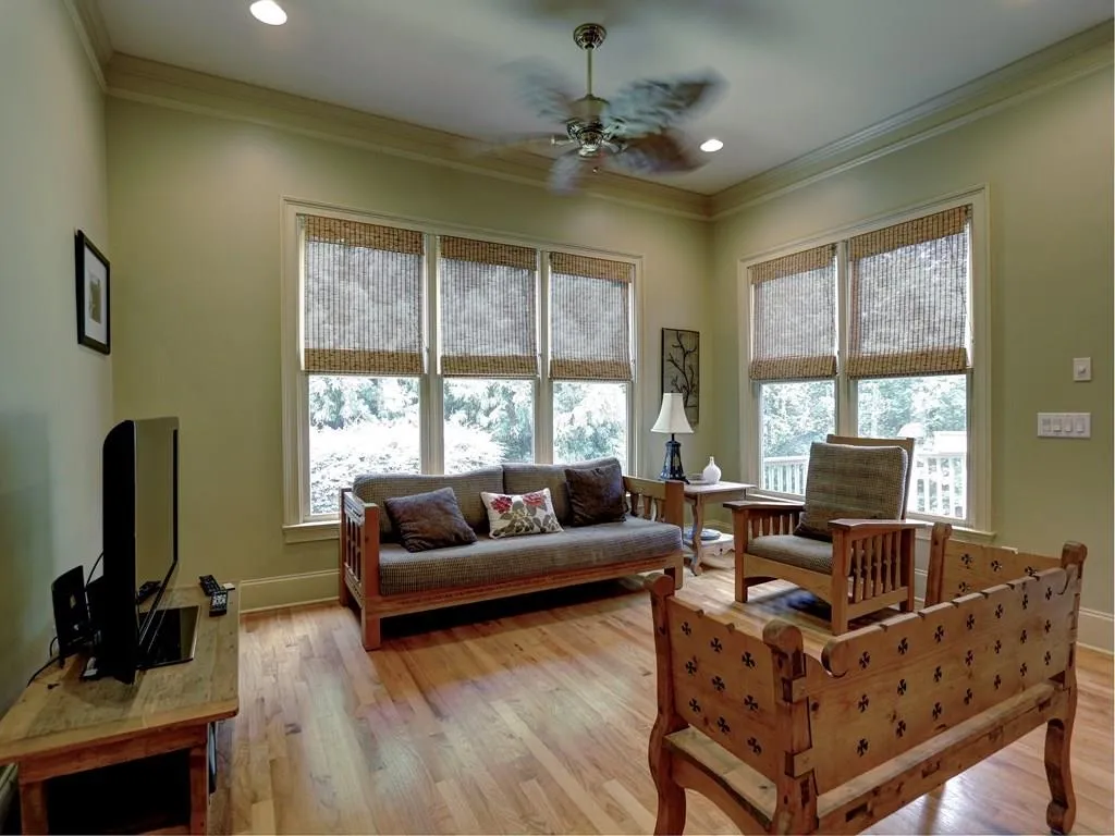 725 Hunting View Pointe, Sandy Springs, Georgia 30328, 4 Bedrooms Bedrooms, ,4 BathroomsBathrooms,Residential,Sold,725 Hunting View Pointe,6034114