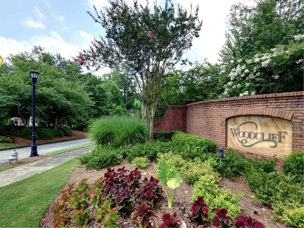 725 Hunting View Pointe, Sandy Springs, Georgia 30328, 4 Bedrooms Bedrooms, ,4 BathroomsBathrooms,Residential,Sold,725 Hunting View Pointe,6034114