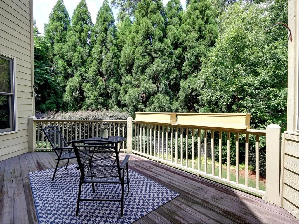 725 Hunting View Pointe, Sandy Springs, Georgia 30328, 4 Bedrooms Bedrooms, ,4 BathroomsBathrooms,Residential,Sold,725 Hunting View Pointe,6034114