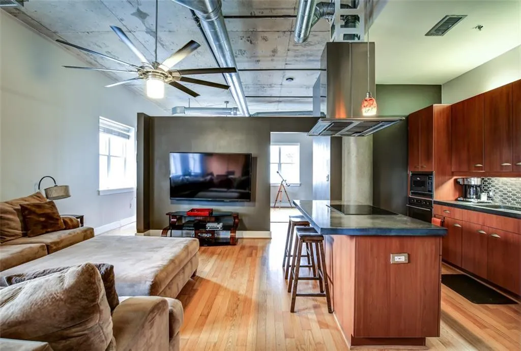 206 11th Street Ne Unit 702, Atlanta, Georgia 30309, 1 Bedroom Bedrooms, ,1 BathroomBathrooms,Residential,Sold,206 11th Street Ne Unit 702,5808434
