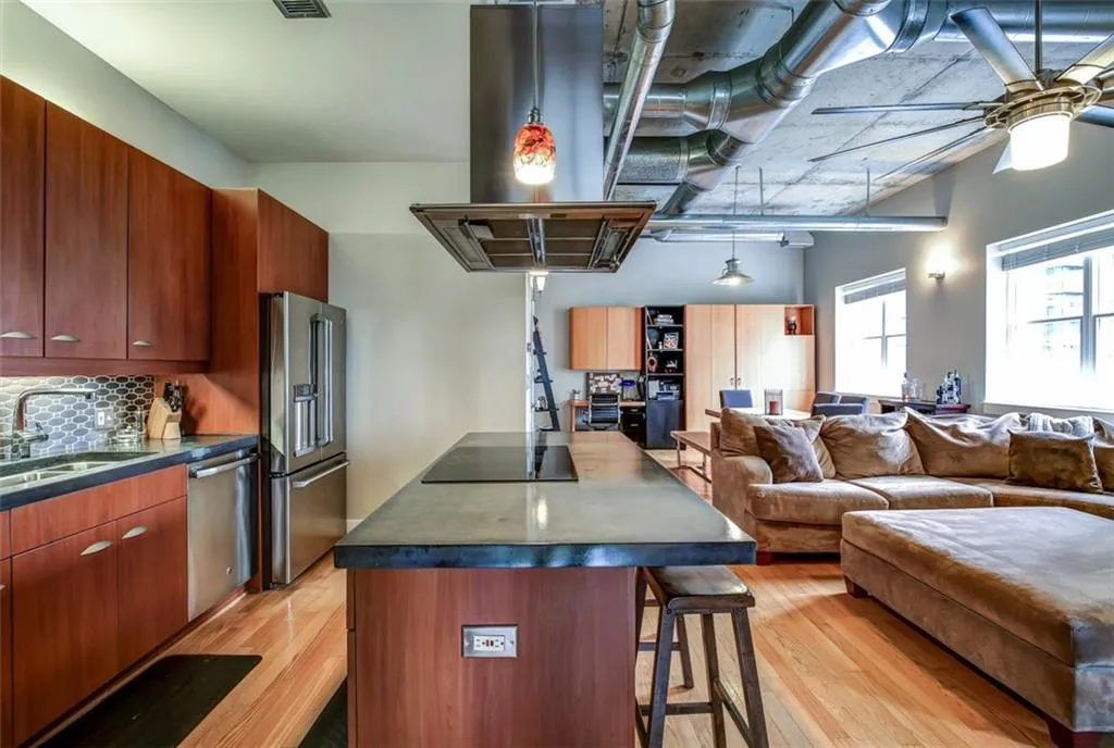 206 11th Street Ne Unit 702, Atlanta, Georgia 30309, 1 Bedroom Bedrooms, ,1 BathroomBathrooms,Residential,Sold,206 11th Street Ne Unit 702,5808434