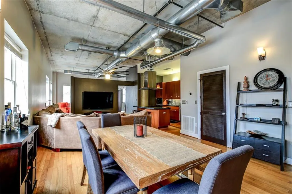 206 11th Street Ne Unit 702, Atlanta, Georgia 30309, 1 Bedroom Bedrooms, ,1 BathroomBathrooms,Residential,Sold,206 11th Street Ne Unit 702,5808434