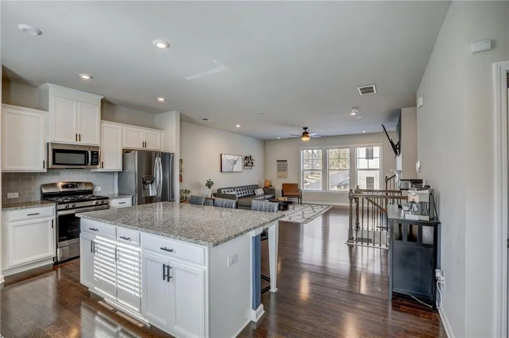 5130 Akbar Chase, Atlanta, Georgia 30339, 3 Bedrooms Bedrooms, ,3 BathroomsBathrooms,Residential,For Sale,5130 Akbar Chase,7624843