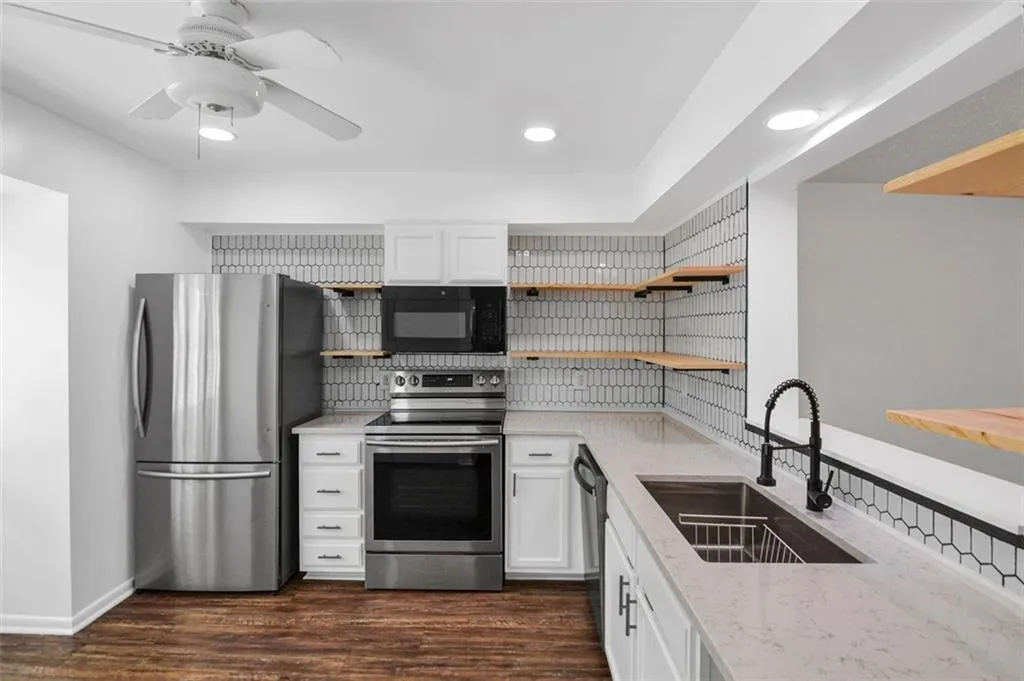 94 Goldrush Circle, Atlanta, Georgia 30328, 3 Bedrooms Bedrooms, ,3 BathroomsBathrooms,Residential,Sold,94 Goldrush Circle,7016083