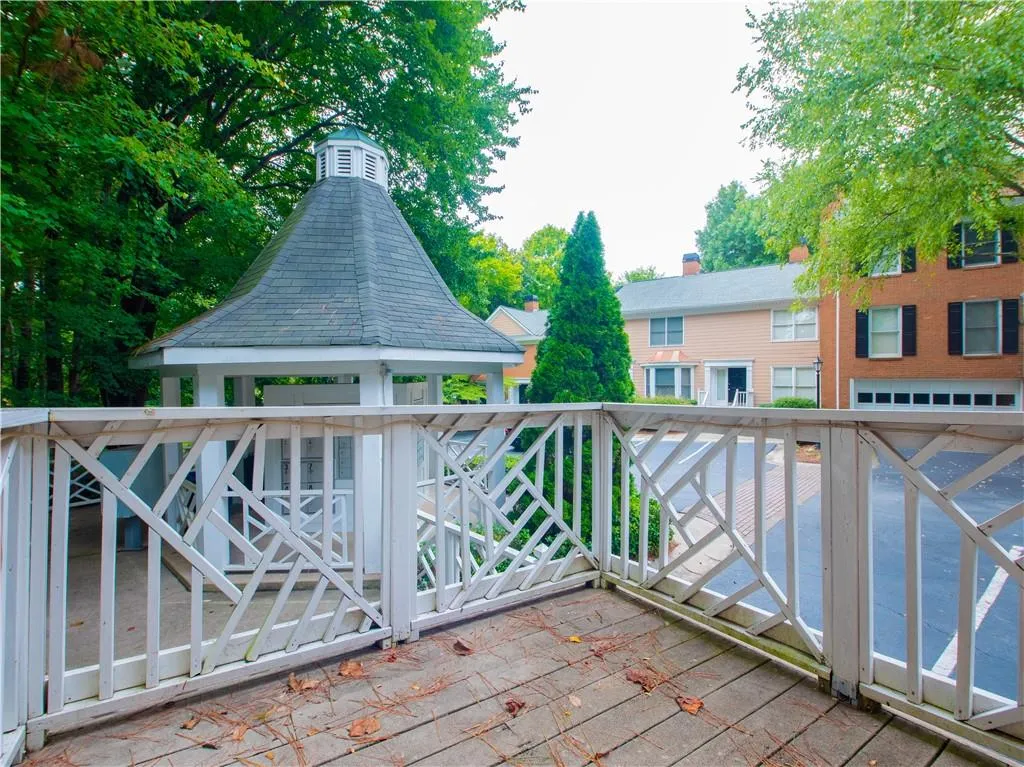 7500 Roswell Road Unit 7, Sandy Springs, Georgia 30350, 2 Bedrooms Bedrooms, ,2 BathroomsBathrooms,Residential,Sold,7500 Roswell Road Unit 7,6609384