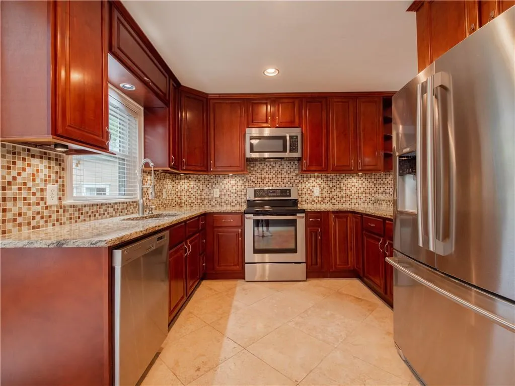 7500 Roswell Road Unit 7, Sandy Springs, Georgia 30350, 2 Bedrooms Bedrooms, ,2 BathroomsBathrooms,Residential,Sold,7500 Roswell Road Unit 7,6609384