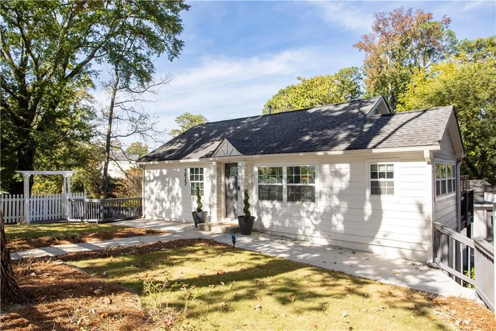 1823 Defoor Avenue Nw, Atlanta, Georgia 30318, 4 Bedrooms Bedrooms, ,3 BathroomsBathrooms,Residential,For Sale,1823 Defoor Avenue Nw,7674582