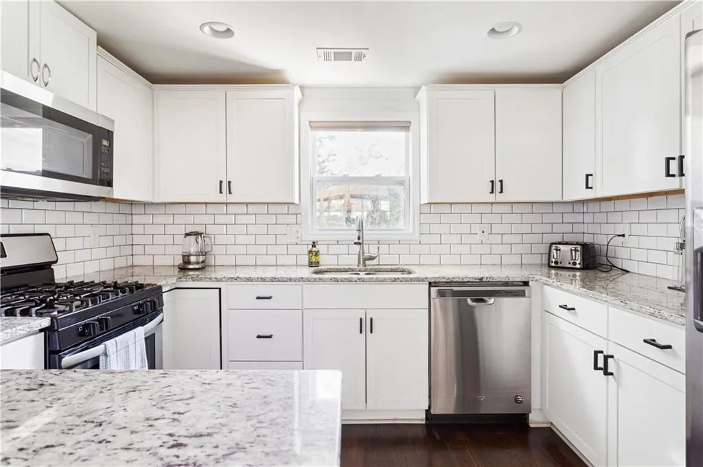 1823 Defoor Avenue Nw, Atlanta, Georgia 30318, 4 Bedrooms Bedrooms, ,3 BathroomsBathrooms,Residential,For Sale,1823 Defoor Avenue Nw,7674582