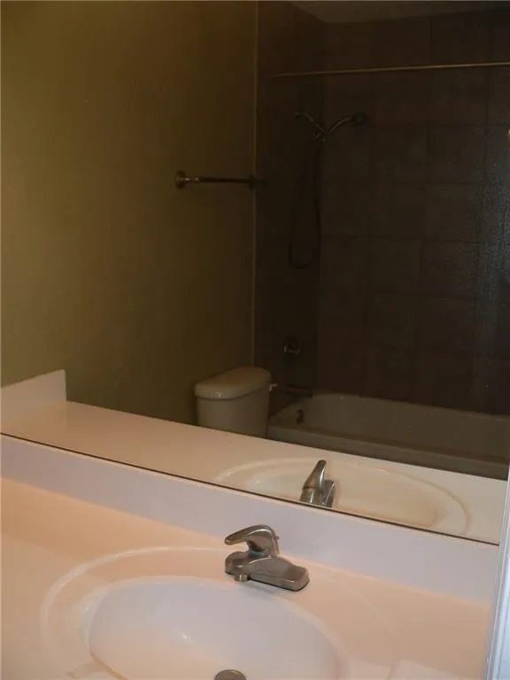 225 Winding River Drive Unit H, Sandy Springs, Georgia 30350, 2 Bedrooms Bedrooms, ,2 BathroomsBathrooms,Residential,Sold,225 Winding River Drive Unit H,5642845