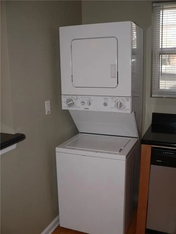 225 Winding River Drive Unit H, Sandy Springs, Georgia 30350, 2 Bedrooms Bedrooms, ,2 BathroomsBathrooms,Residential,Sold,225 Winding River Drive Unit H,5642845