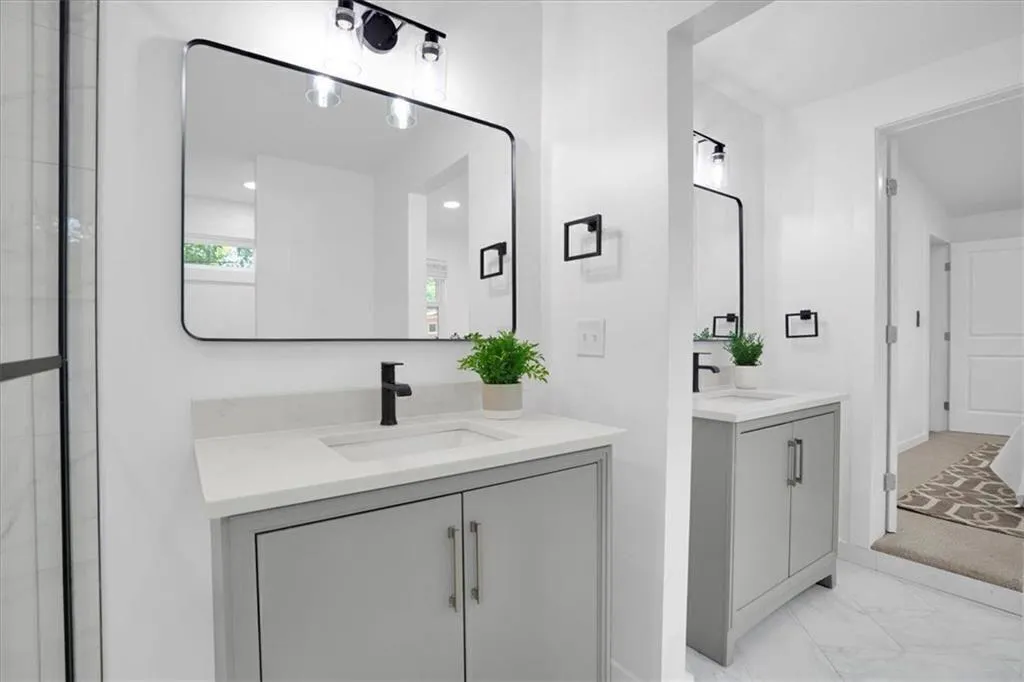 Primary ensuite bath