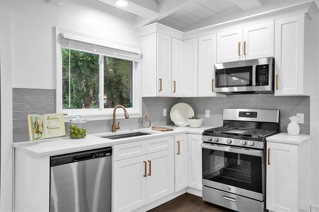 2138 Drew Valley Rd Ne, Brookhaven, Georgia 30319, 4 Bedrooms Bedrooms, ,2 BathroomsBathrooms,Residential,For Sale,2138 Drew Valley Rd Ne,7613605