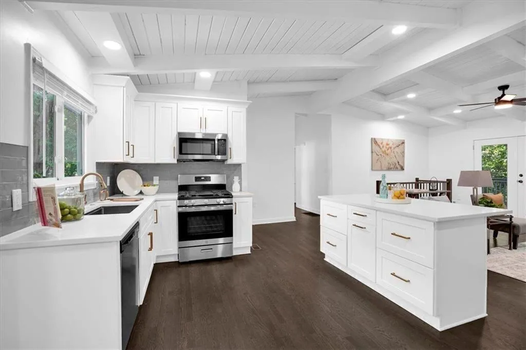 2138 Drew Valley Rd Ne, Brookhaven, Georgia 30319, 4 Bedrooms Bedrooms, ,2 BathroomsBathrooms,Residential,For Sale,2138 Drew Valley Rd Ne,7613605