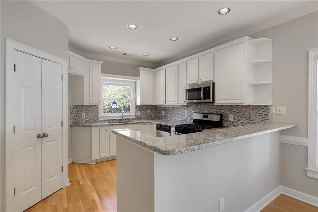 8635 Hope Mews Court, Sandy Springs, Georgia 30350, 2 Bedrooms Bedrooms, ,3 BathroomsBathrooms,Residential,Sold,8635 Hope Mews Court,6811067