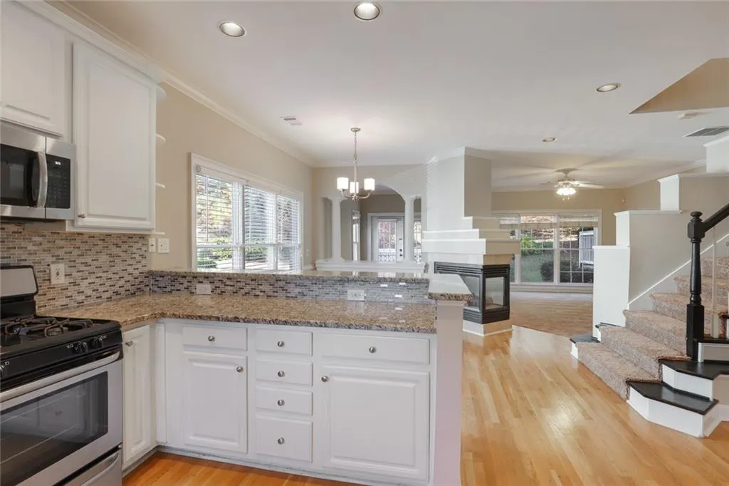 8635 Hope Mews Court, Sandy Springs, Georgia 30350, 2 Bedrooms Bedrooms, ,3 BathroomsBathrooms,Residential,Sold,8635 Hope Mews Court,6811067
